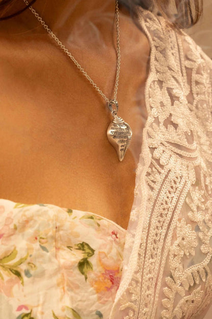 Shri Krishna Mantra Kavach Shankh (With Chain)